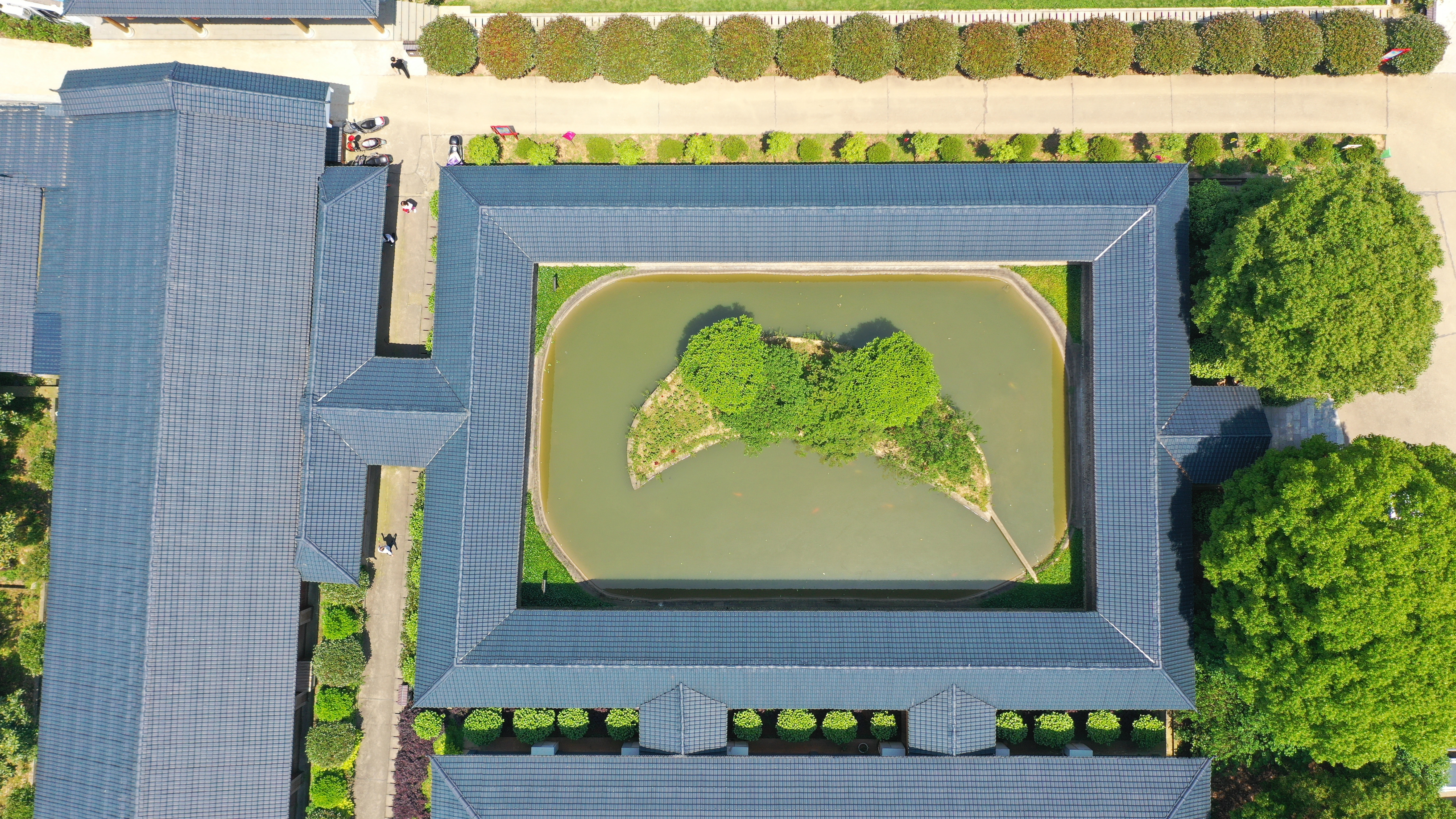 园林·青灰色树脂瓦工程