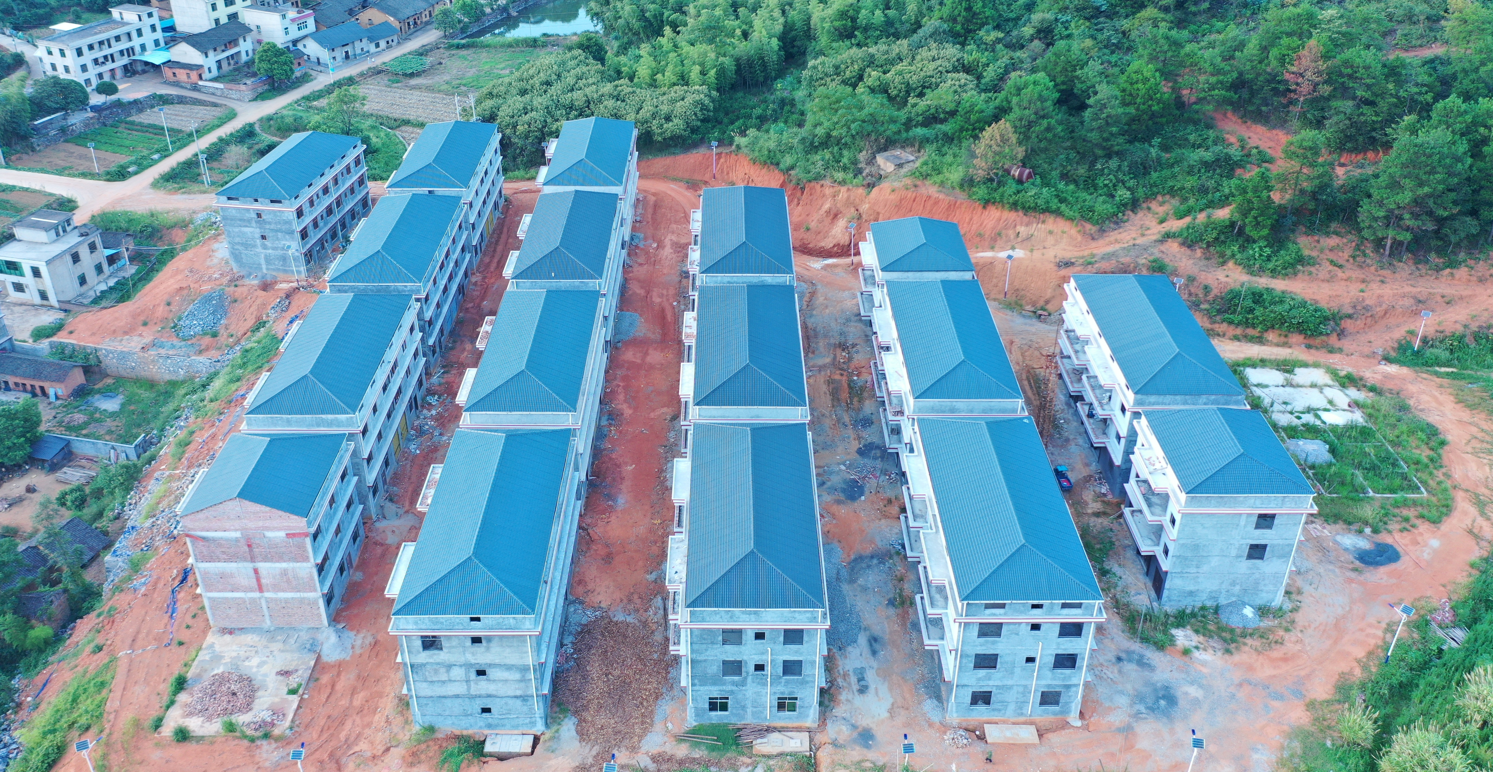 学校·青灰色树脂瓦工程